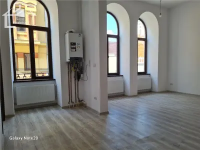ocazie .VINDEM APARTAMENT IN ZONA ISTORICA CU BALCON STRADA - foto 6