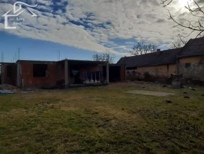 CASA CU TEREN DE VANZARE IN SEITIN - foto 8