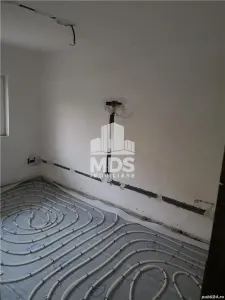 3 camere , parter cu balcon , centrala , 2 bai , Dambovita - foto 2