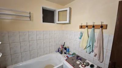 Decomandat la etajul 2 cu centrala propie - foto 7