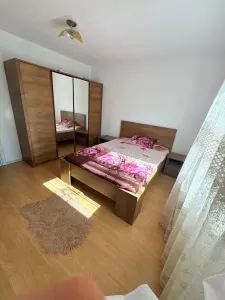Decomandat la etajul 2 aproape de Shopping City - Timisoara