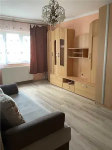 Decomandat la etajul 1 cu centrala propie - Timisoara
