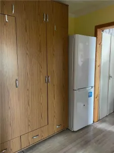 Decomandat la etajul 1 cu centrala propie - foto 3