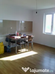 Apartament 2 camere la etajul 2, linga piata Doina - foto 3