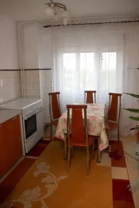 Decomandat cu 2 bai și 2 balcoane - foto 4