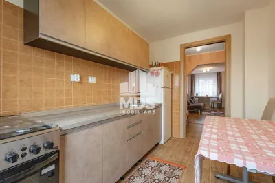 Decomandat cu 2 balcoane la etajul 2 - Timisoara