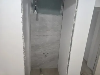 Decomandat cu 2 bai la etajul 2, proaspat renovat - foto 5