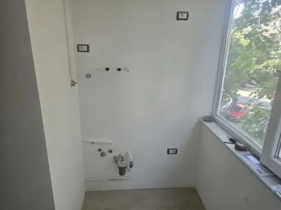 Decomandat cu 2 bai la etajul 2, proaspat renovat - foto 8