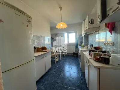 Decomandat cu 2 bai in bloc BCA - foto 4