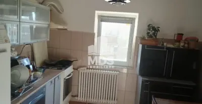 Decomandat cu 2 bai linga Judetean - foto 2