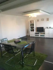 Decomandat cu 2 băi și 2 balcoane, renovat modern - Timisoara
