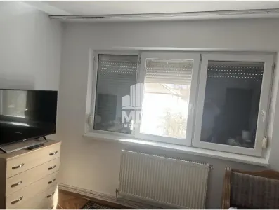 Apartament 4 camere etaj 3 cu centrala propie - foto 2