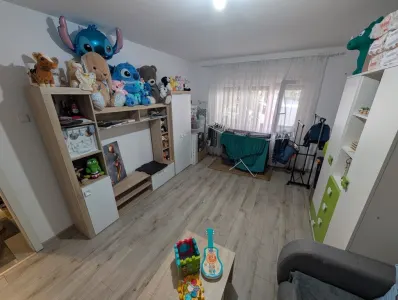 Decomandat cu 2 bai, mobilat si utilat - foto 3