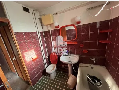Decomandat cu 2 bai in bloc anvelopat - foto 5