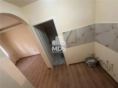 Garsoniera prospat renovata la parter in zona Soarelui - foto 7