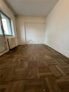 Vanzare apartament 3 camere 2 bai - bloc din 1986 - Iasi