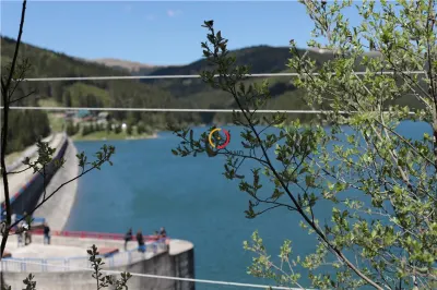terenuri speciale Padina Busteni, sunt dispuse ca o veritabila coroana in jurul lacului Bolboci - Moroeni