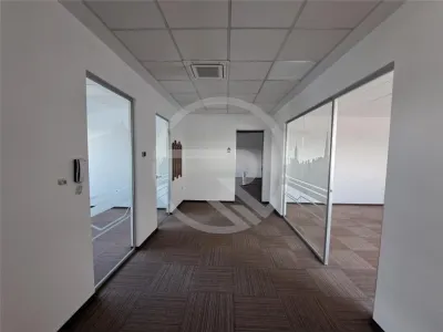 Hala/Spatiu Birouri, 275 mp utili, situata in zona Aeroportului! - foto 11