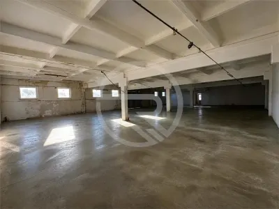 Hala de 300 mp utili, situata in zona Valea Seaca ! - foto 2
