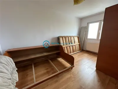 Royal Imobiliare - Vanzare apartament 3 camere in zona Malu Rosu - foto 3