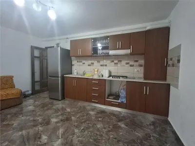 Apartament 3 camere open space si gradina Cug -2 min de mijloc de transport!Semimobilat. - foto 3