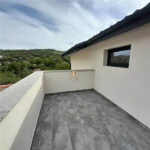Vila eleganta cu beci si garaj centru Tomesti MUTARE IMEDIATA! - foto 14