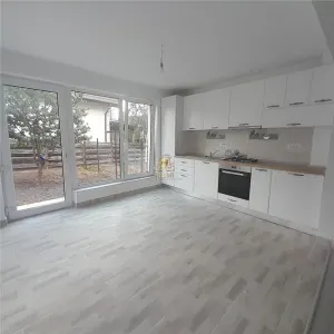 Apartament 3 camere LUX cu bucatarie mobilata si 151mp teren- Popas Pacurari linga Mega Image. - Iasi