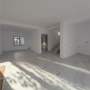 Casa finalizata cu 4 camere  Visani la asfalt! Mutare rapida! - foto 1