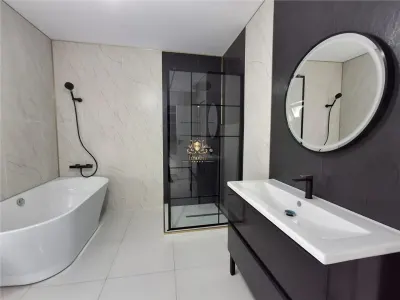 Casa  cu etaj 4 camere cu finisaje de lux- Bucium Visani OMV - Iasi