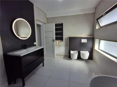Casa  cu etaj 4 camere cu finisaje de lux- Bucium Visani OMV - foto 13