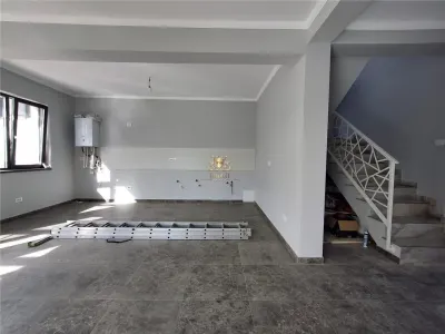 Casa  cu etaj 4 camere cu finisaje de lux- Bucium Visani OMV - foto 5