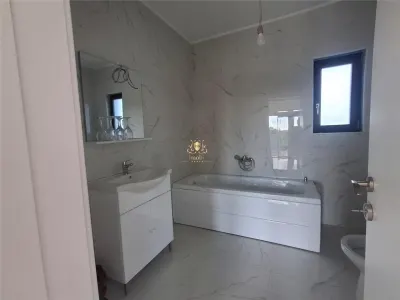 Casa parter la pret de apartament  Bucium -Visani! Mutare imediata! - foto 9