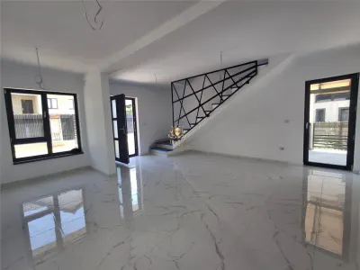 Casa 3 camere  Visan la asfalt !  Pret de apartament! Mutare rapida! - Iasi