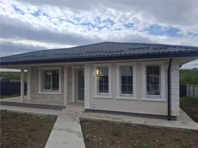 Casa parter la pret de apartament  Bucium -Visani! Mutare imediata! - foto 3