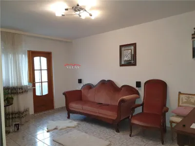 Apartament 3 camere,hol patrat, logie, balcon, et 3, CT, mobilat, ultracentral - Focsani