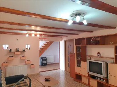 Casa Golesti cu 322 mp teren - foto 1