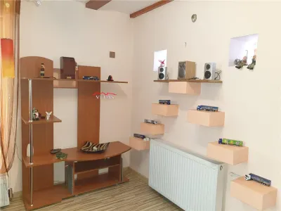 Casa Golesti cu 322 mp teren - foto 2