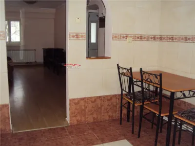Inchiriez apartament 4 camere, et 2, semimobilat, zona Teatru - foto 2