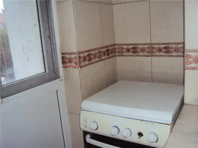 Inchiriez apartament 4 camere, et 2, semimobilat, zona Teatru - foto 16