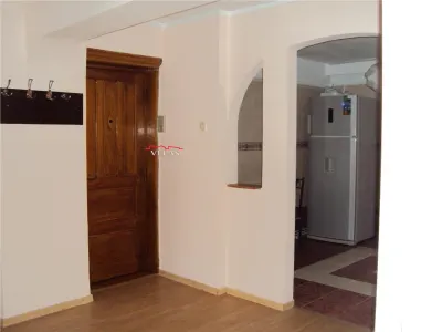 Apartament 4 camere,et 2, 3 balcoane, boxa, parcare, zona Teatru - foto 6
