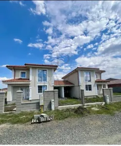 DUPLEX SEPARAT PRIN GARAJ - ZONA FOARTE BUNA - TOATE UTILITATILE - Mosnita Noua