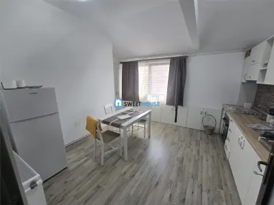 Apartament in casa 3 camere, Zona Ultracentrala Fagaras - foto 8