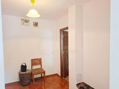 Apartament 2 camere semidecomandat , Zona Mioritei - foto 4