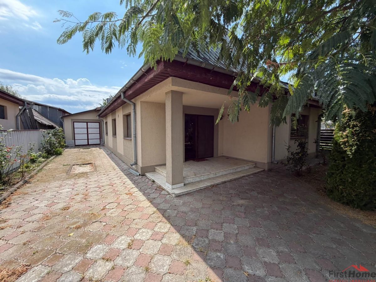 Casa  de vanzare in Golesti  cu 1.000mp teren - Golesti