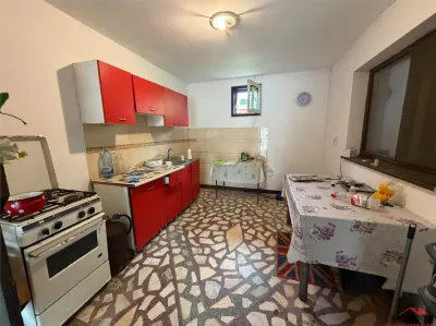Casa  de vanzare in Golesti  cu 1.000mp teren - foto 12
