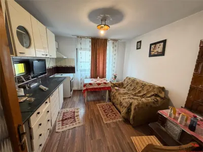 Casa  de vanzare in Golesti  cu 1.000mp teren - foto 5