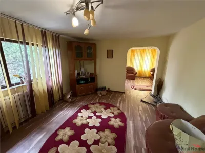 Casa  de vanzare in Golesti  cu 1.000mp teren - foto 7