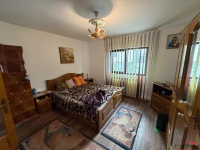 Casa  de vanzare in Golesti  cu 1.000mp teren - foto 9