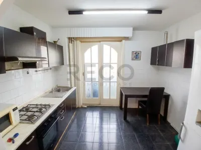 RECO Apartament cu 3 camere decomandat etaj 2 bloc cu lift zona cicero - Oradea