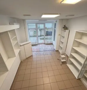 Spatiu Comercial Podu Ros la 10,5Euro - Iasi